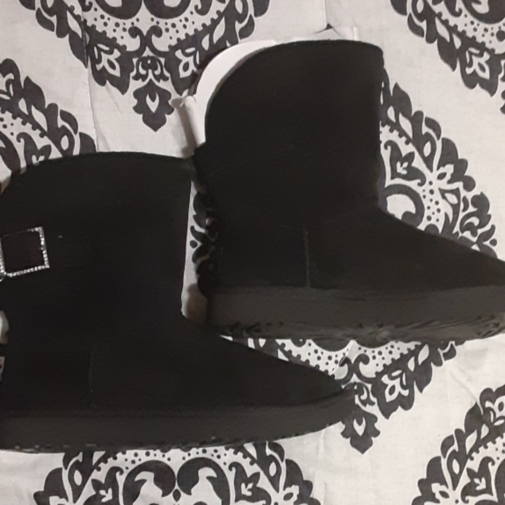 Gem buckle uggs Nwo box